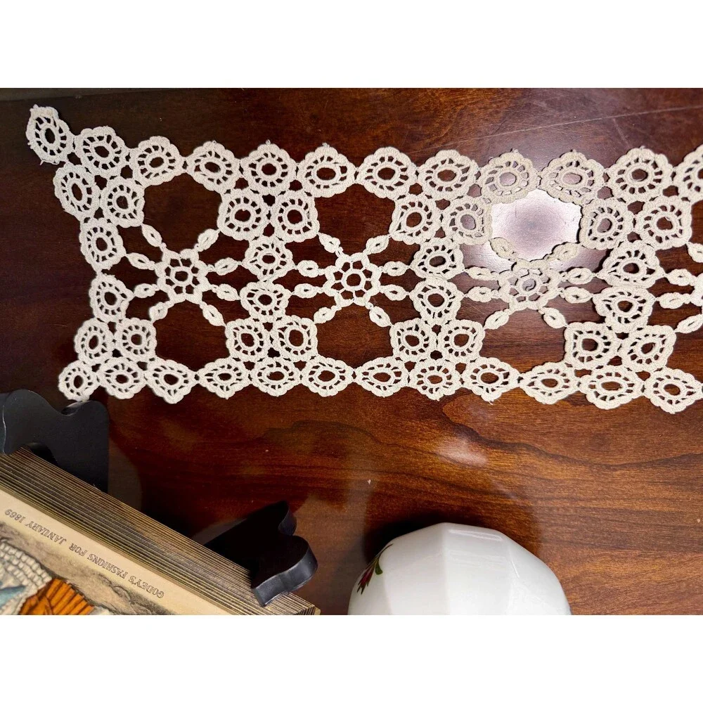 Vintage Crochet Lace Dresser Scarf | Floral Table Runner (27.5